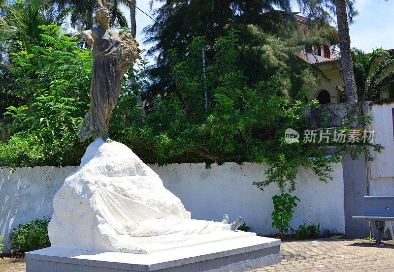 大巴萨姆-玛丽安雕塑拟人的法兰西共和国(1914年)-纪念碑的Morts français，象牙海岸